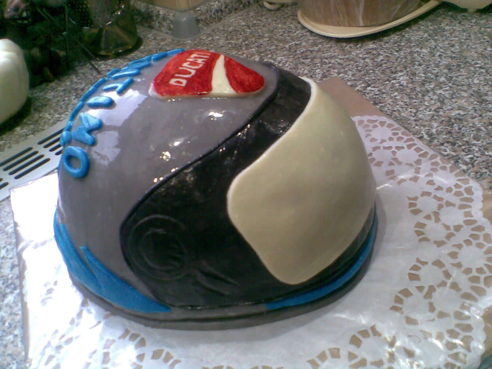 motorkářská helma- z boku